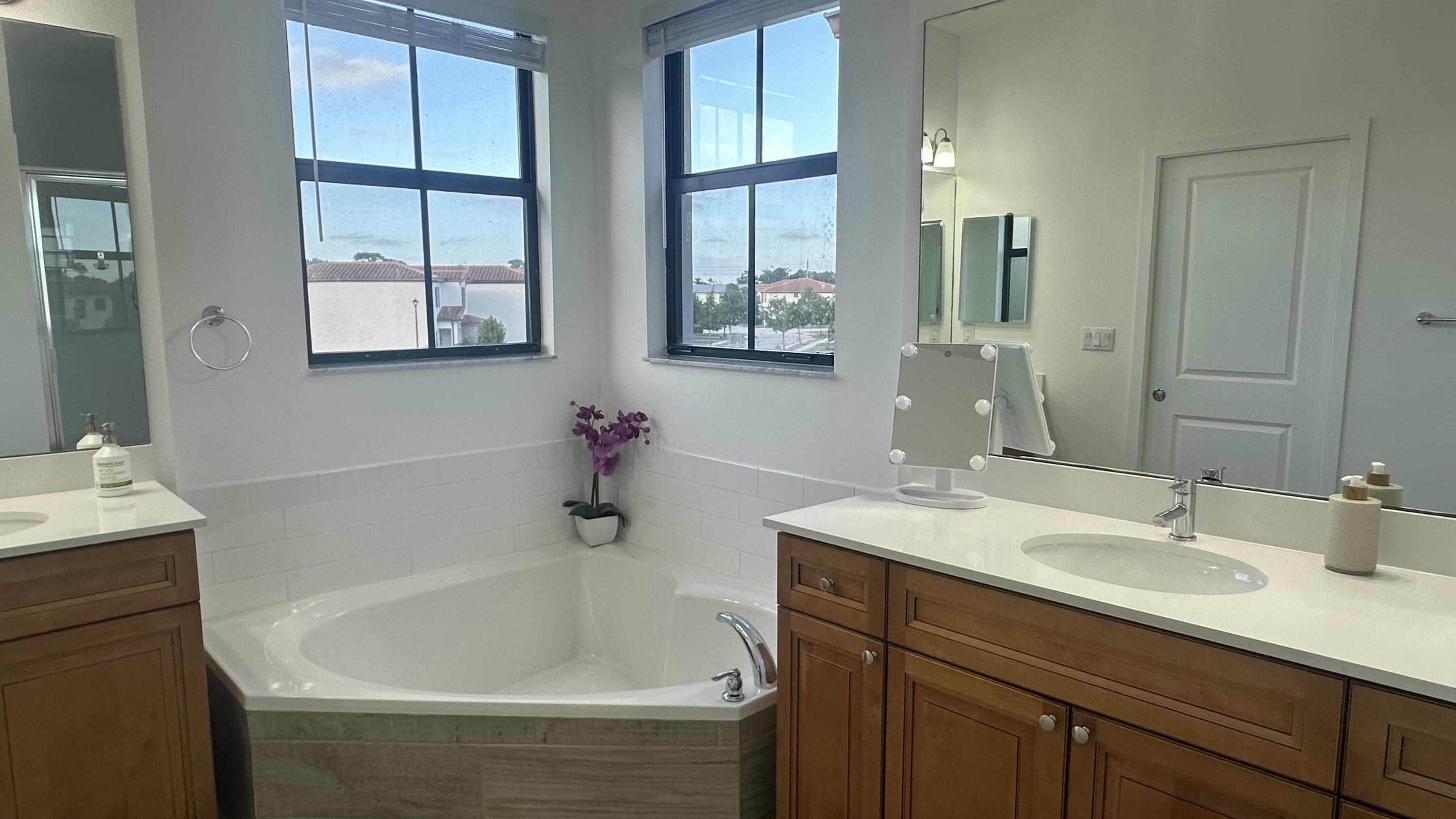 3012 King Palm Way Riviera Beach, FL 33410 - Photo 27 of 59 .