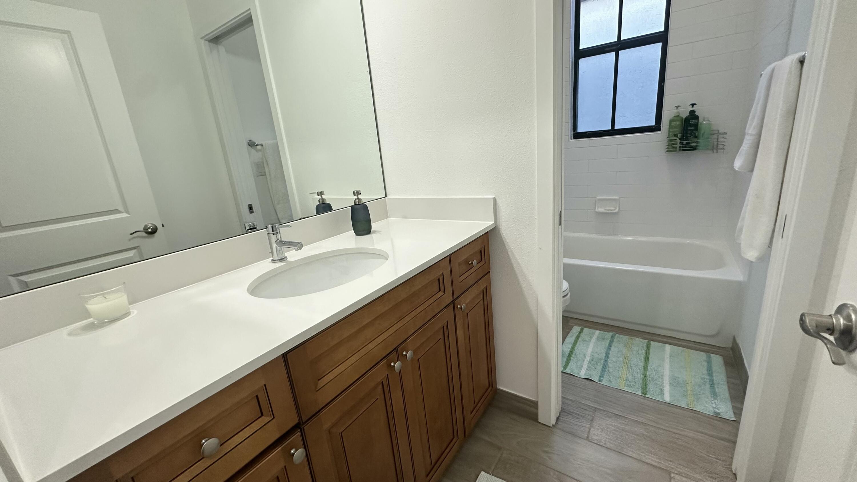 3012 King Palm Way Riviera Beach, FL 33410 - Photo 35 of 59 Guest Bathroom