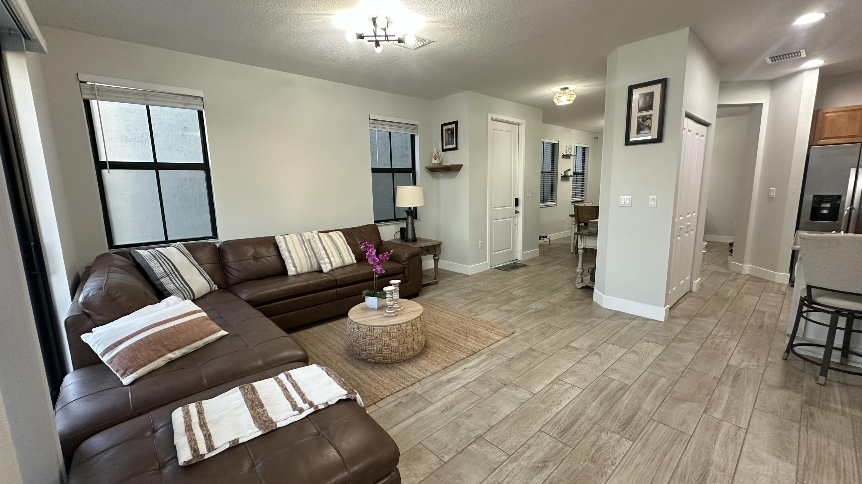 3012 King Palm Way Riviera Beach, FL 33410 - Photo 4 of 59 .