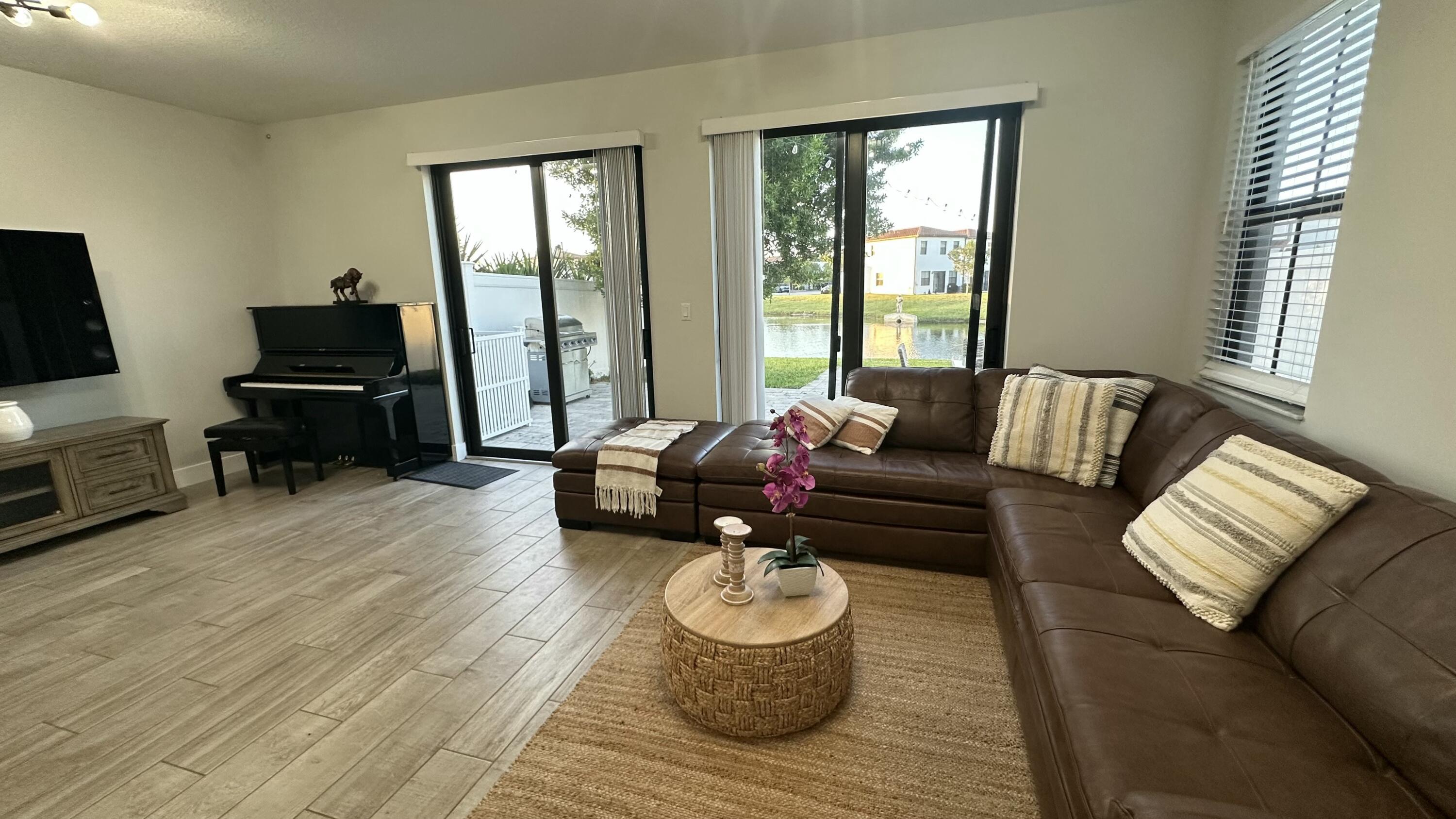 3012 King Palm Way Riviera Beach, FL 33410 - Photo 5 of 59 .