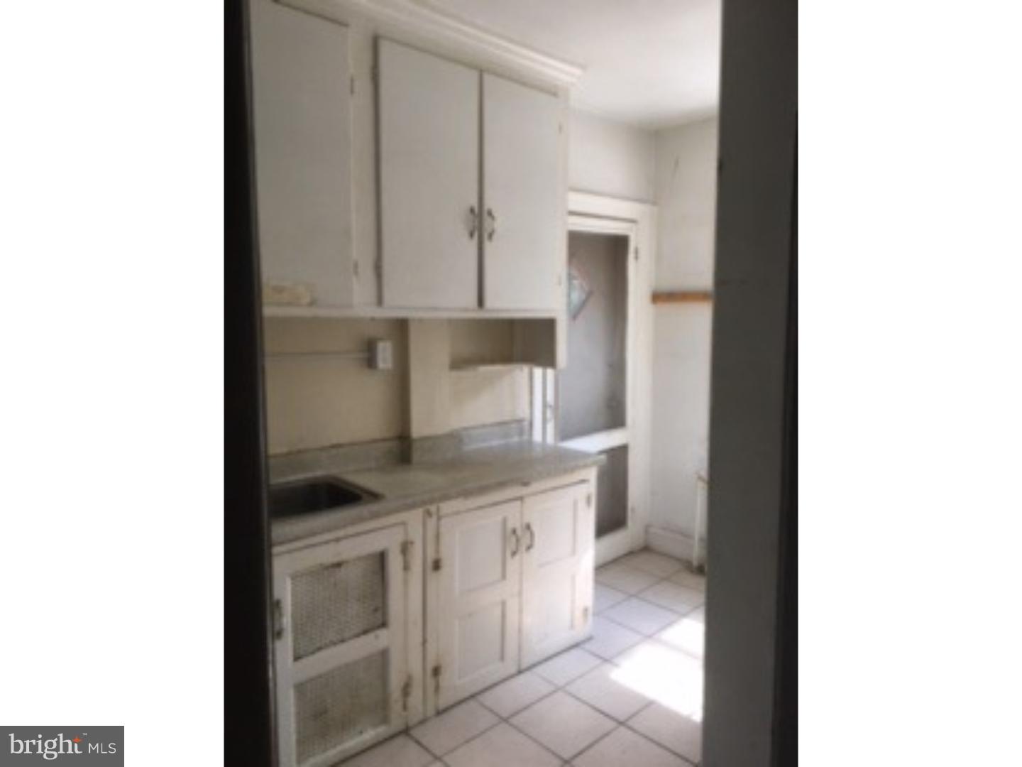 6138 Wayne Avenue, Unit 2 Philadelphia, PA 19144 - Photo 6 of 11 a black and white photo of a living room