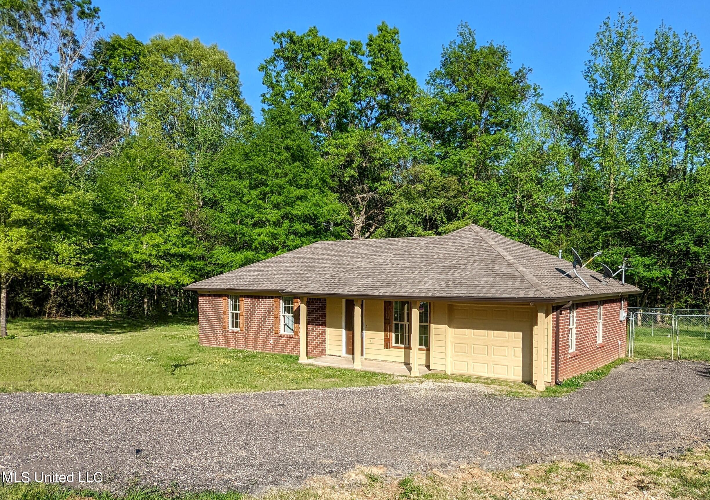 145 Felix Road Red Banks, MS 38661 - Photo 3 of 15 PXL_20220429_222501444~2