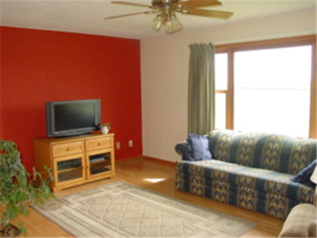 27775 Heiden Road Lewiston, MN 55952 - Photo 4 of 11 Gallery Image 4