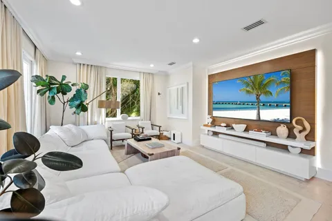 $6,895,000 | 2765 Brickell Court, Miami, FL 33133