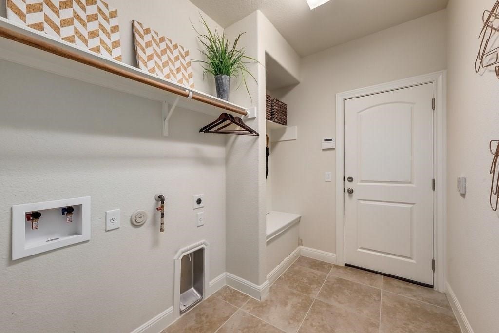 10825 Ballard Path Austin, TX 78717 - Photo 15 of 39 a view of a hallway with workspace and entryway
