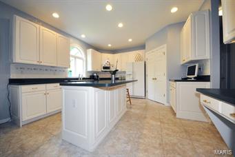 805 North Spoede Road St. Louis, MO 63141 - Photo 16 of 62 Gallery Image 16