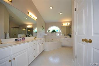 805 North Spoede Road St. Louis, MO 63141 - Photo 24 of 62 Gallery Image 24