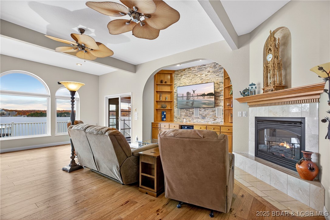 331 Hollow Oak Road Sunrise Beach, MO 65079 - Photo 17 of 67 Living Room