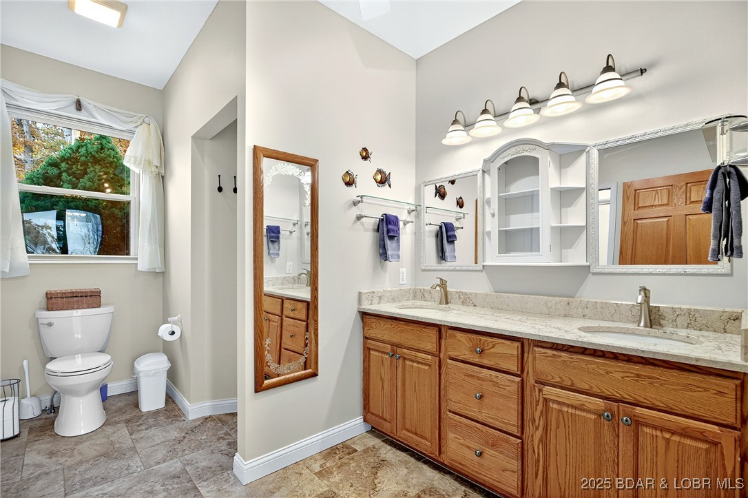 331 Hollow Oak Road Sunrise Beach, MO 65079 - Photo 29 of 67 Primary Bathroom