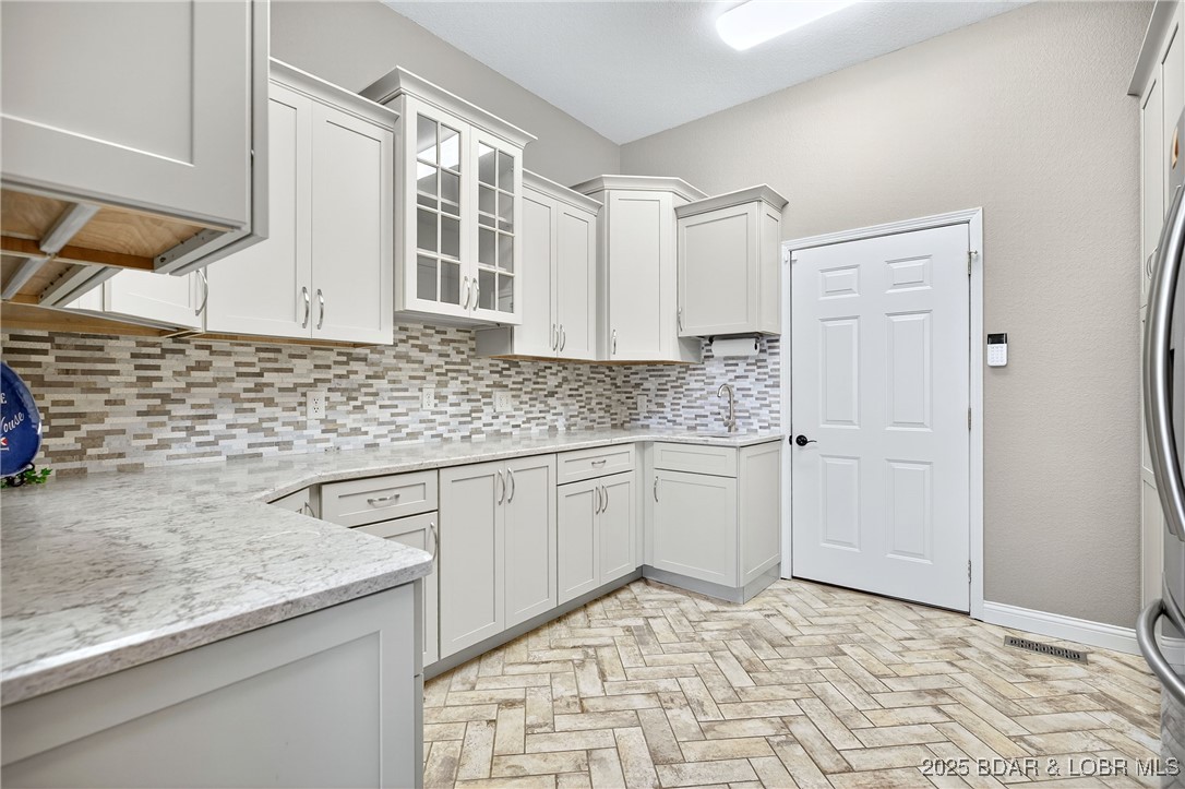 331 Hollow Oak Road Sunrise Beach, MO 65079 - Photo 36 of 67 Butler's Pantry