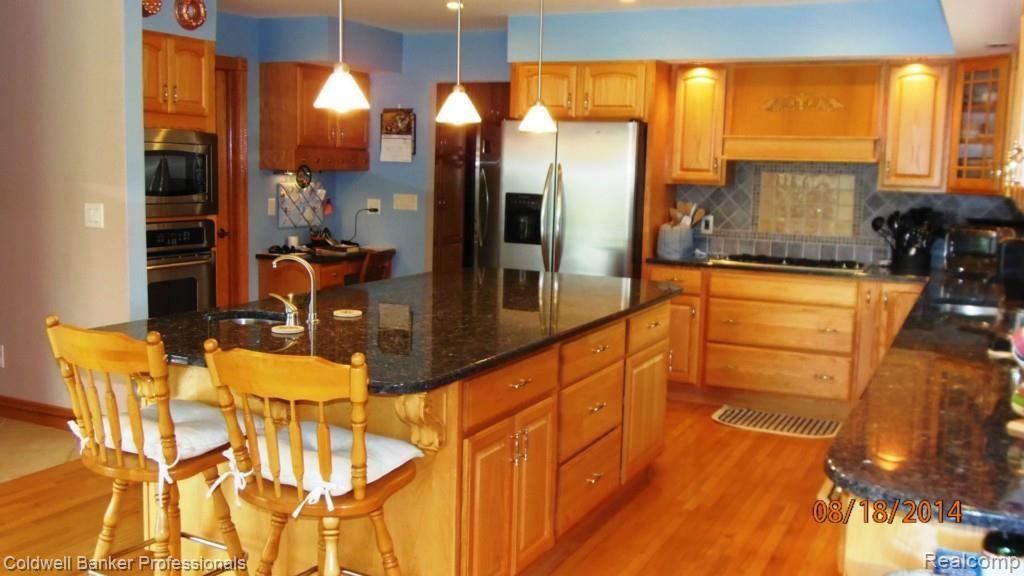 10394 East Potter Road Davison, MI 48423 - Photo 19 of 53 10394 Potter kitchen3.jpg