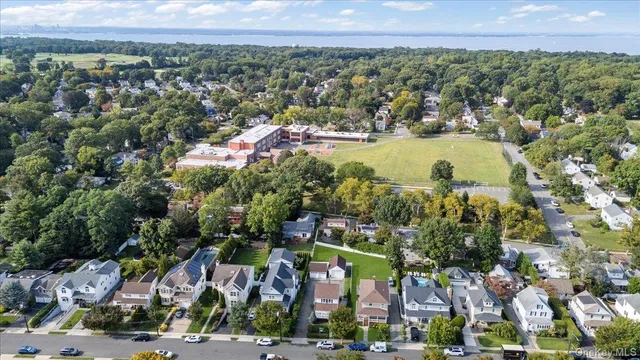 $5,000 | 33 Avenue B, Port Washington, NY 11050