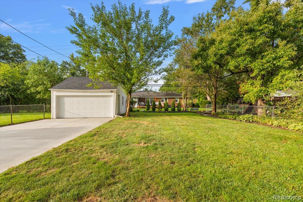 1108 Roslyn Road Grosse Pointe Woods, MI 48236 - Photo 30 of 31