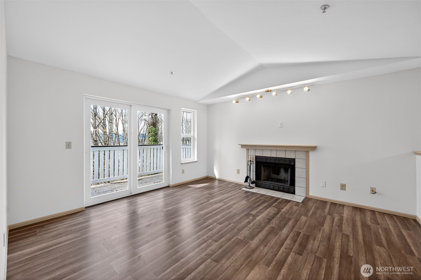 901 Sunset Boulevard Northeast, Unit D215 Renton, WA 98056 - Photo 12 of 31