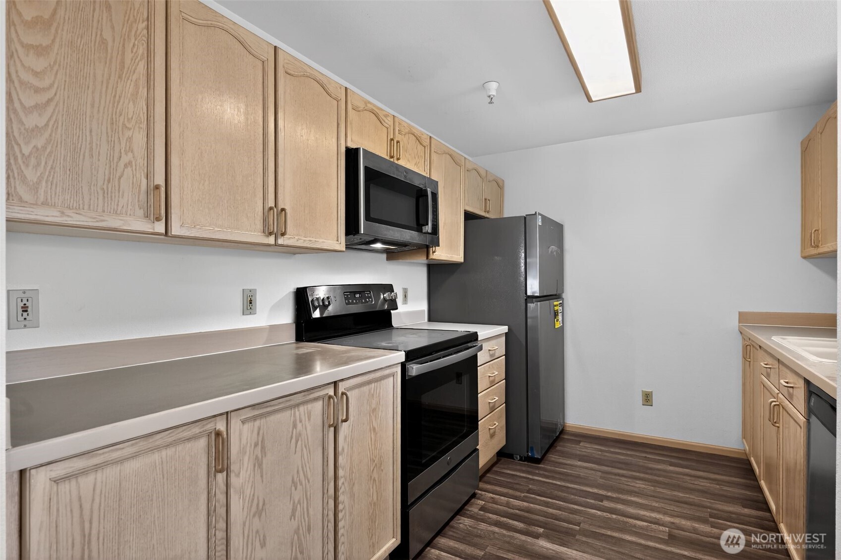 901 Sunset Boulevard Northeast, Unit D215 Renton, WA 98056 - Photo 5 of 31