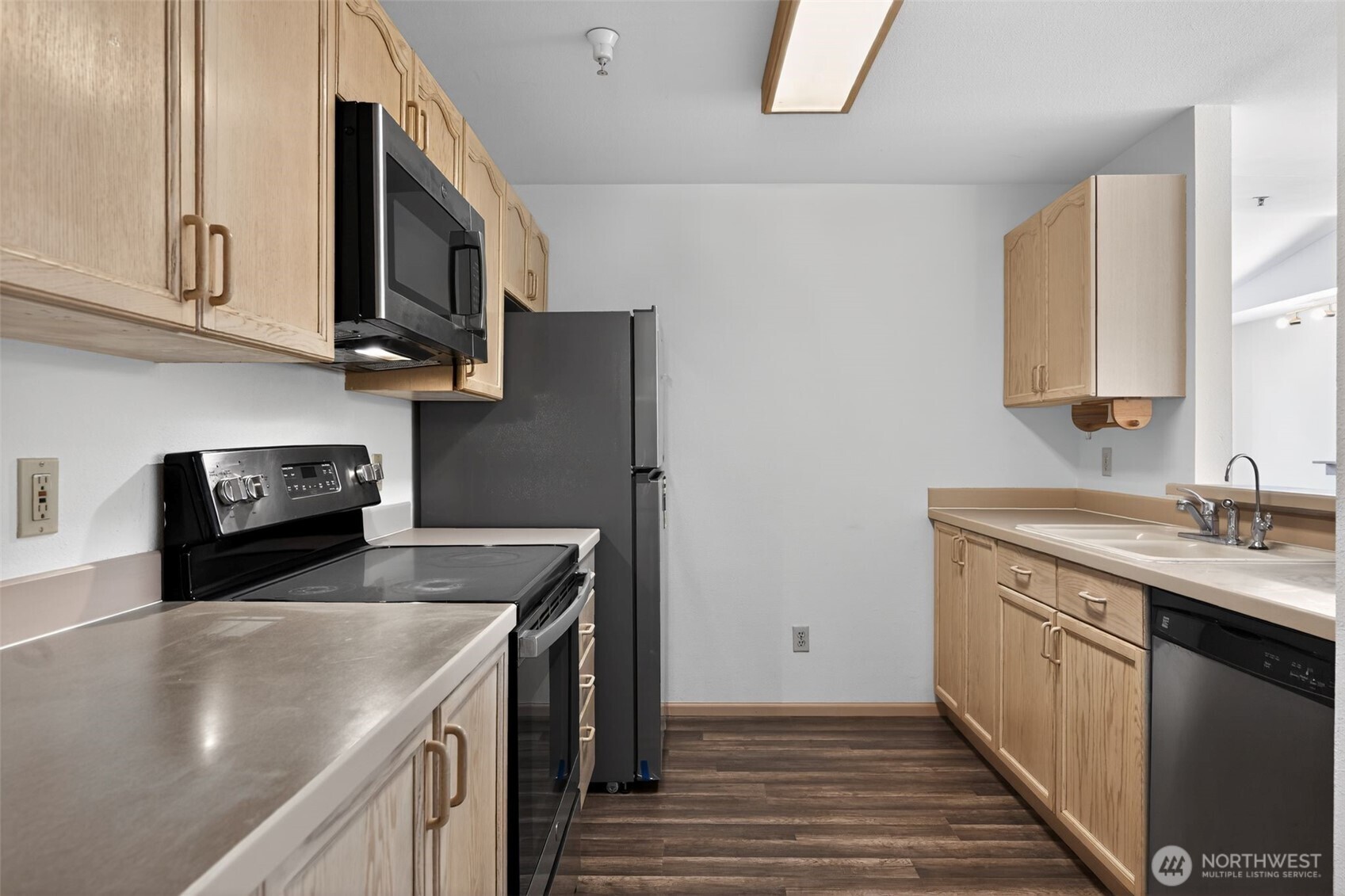 901 Sunset Boulevard Northeast, Unit D215 Renton, WA 98056 - Photo 6 of 31