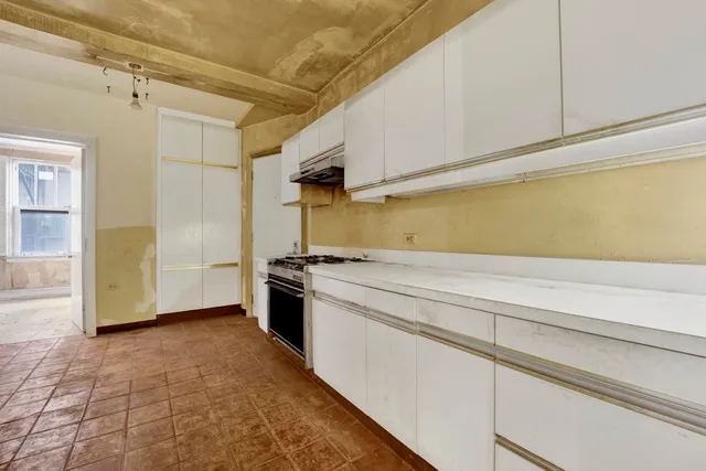 $374,000 | 3300 North Lake Shore Drive, Unit 13C, Chicago, IL 60657