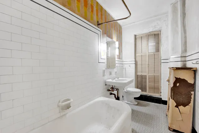 $374,000 | 3300 North Lake Shore Drive, Unit 13C, Chicago, IL 60657