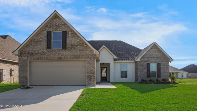 $2,000 | 117 Steep Mdws Lane, Lafayette, LA 70506