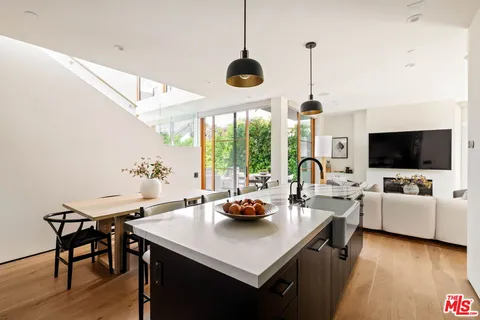 $3,195,000 | 3785 Boise Avenue, Los Angeles, CA 90066