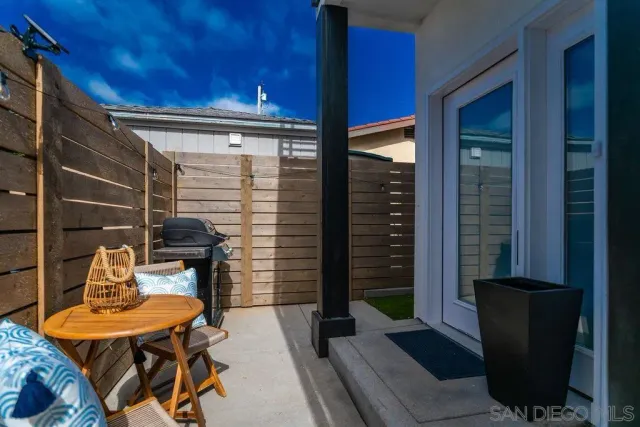 a view of a outdoor seating area of the house