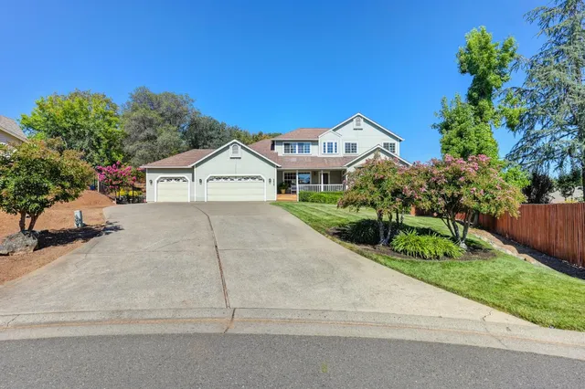 a view of a backyard with sitting area