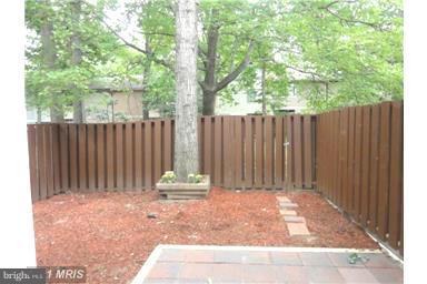 2388 Southgate Square Reston, VA 20191 - Photo 3 of 14 Back Yard