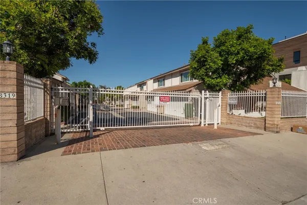 $599,950 | 18319 Collins Street, Unit 19, Tarzana, CA 91356