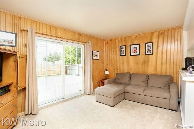 32745 Bunert Road Warren, MI 48088 - Photo 24 of 30 Family Room2.jpg