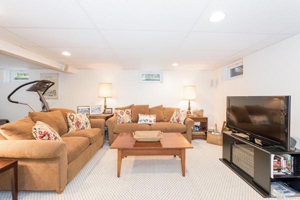 19 Woodholm Road Manchester, MA 01944 - Photo 10 of 26 Gallery Image 10