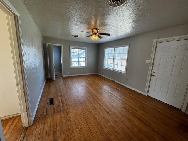 $950 | 3719 25th Street, Lubbock, TX 79410