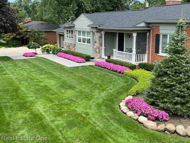 3790 Beach Road Troy, MI 48084 - Photo 25 of 28 front yard summer
