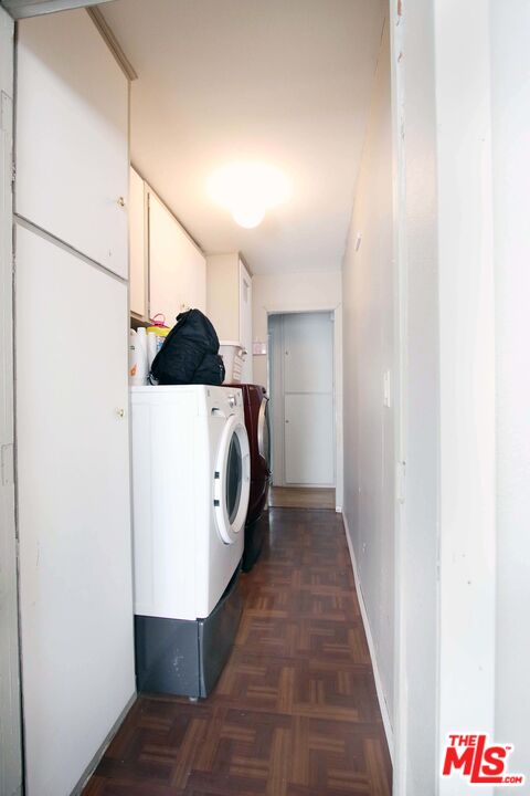 8820 Holly Lane Riverside, CA 92503 - Photo 9 of 20 a utility room with washer and dryer