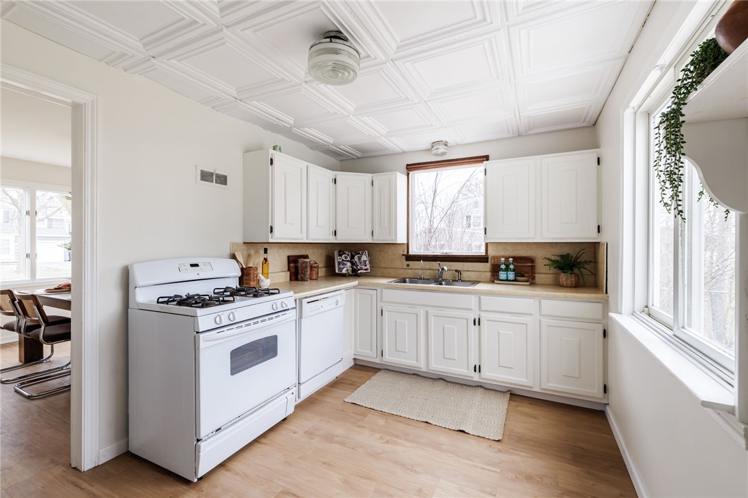 190 Lattimore Road Rochester, NY 14620 - Photo 15 of 32