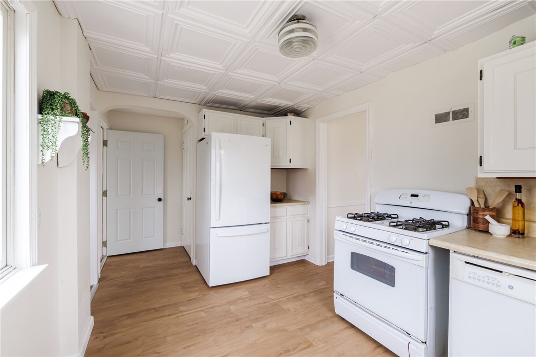 190 Lattimore Road Rochester, NY 14620 - Photo 16 of 32