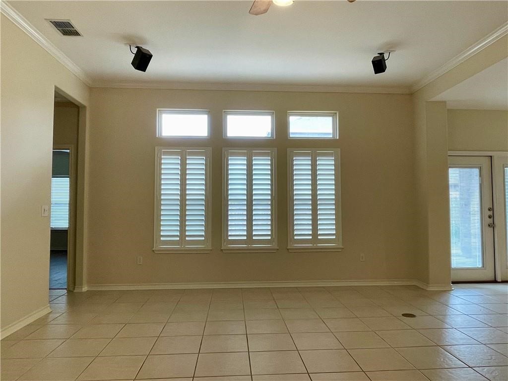 7505 Bell Isle Corpus Christi, TX 78414 - Photo 12 of 24 an empty room with windows