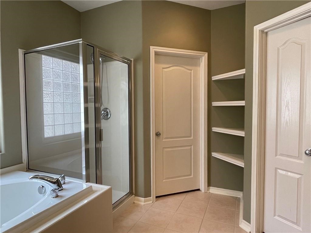 7505 Bell Isle Corpus Christi, TX 78414 - Photo 15 of 24 a bathroom with a tub and a sink