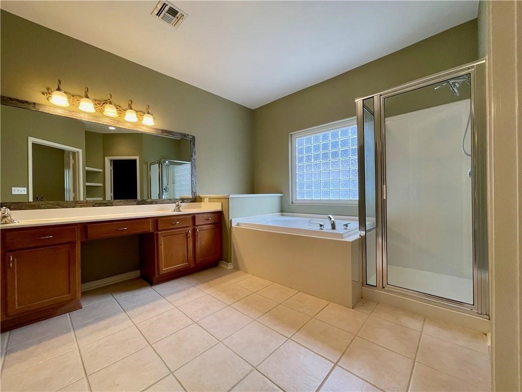 7505 Bell Isle Corpus Christi, TX 78414 - Photo 21 of 24 a spacious bathroom with a tub sink and mirror