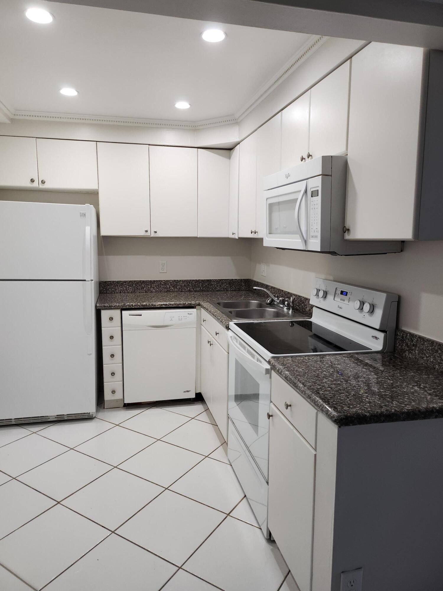 450 Northwest 20th Street, Unit 3040 Boca Raton, FL 33431 - Photo 13 of 34 Kitchen 2