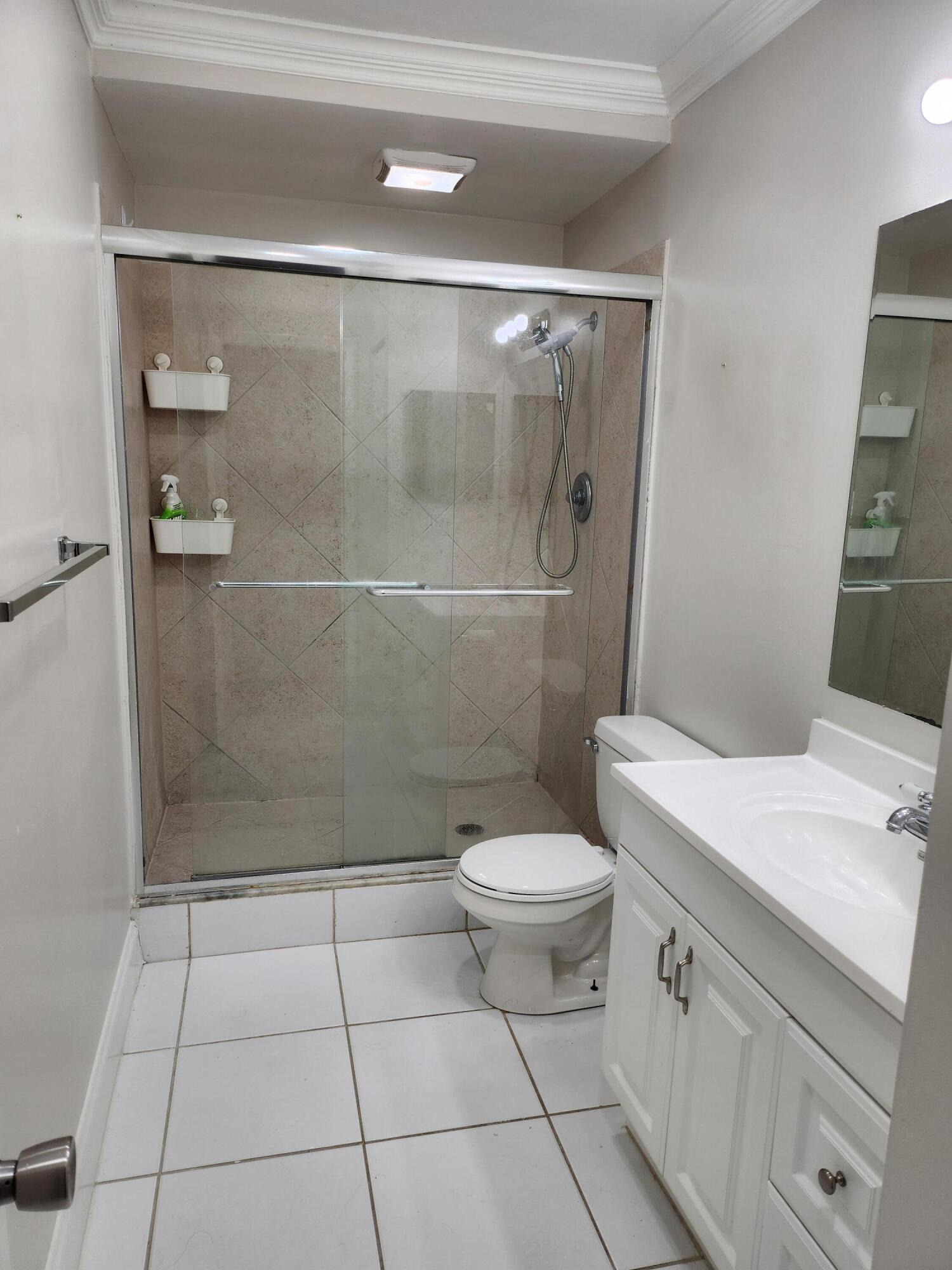 450 Northwest 20th Street, Unit 3040 Boca Raton, FL 33431 - Photo 19 of 34 Primary Bathroom