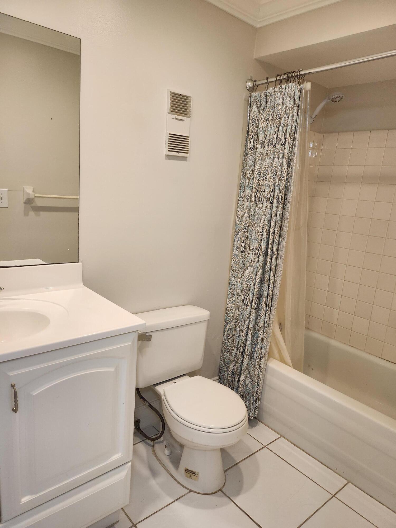 450 Northwest 20th Street, Unit 3040 Boca Raton, FL 33431 - Photo 23 of 34 2nd Bathroom
