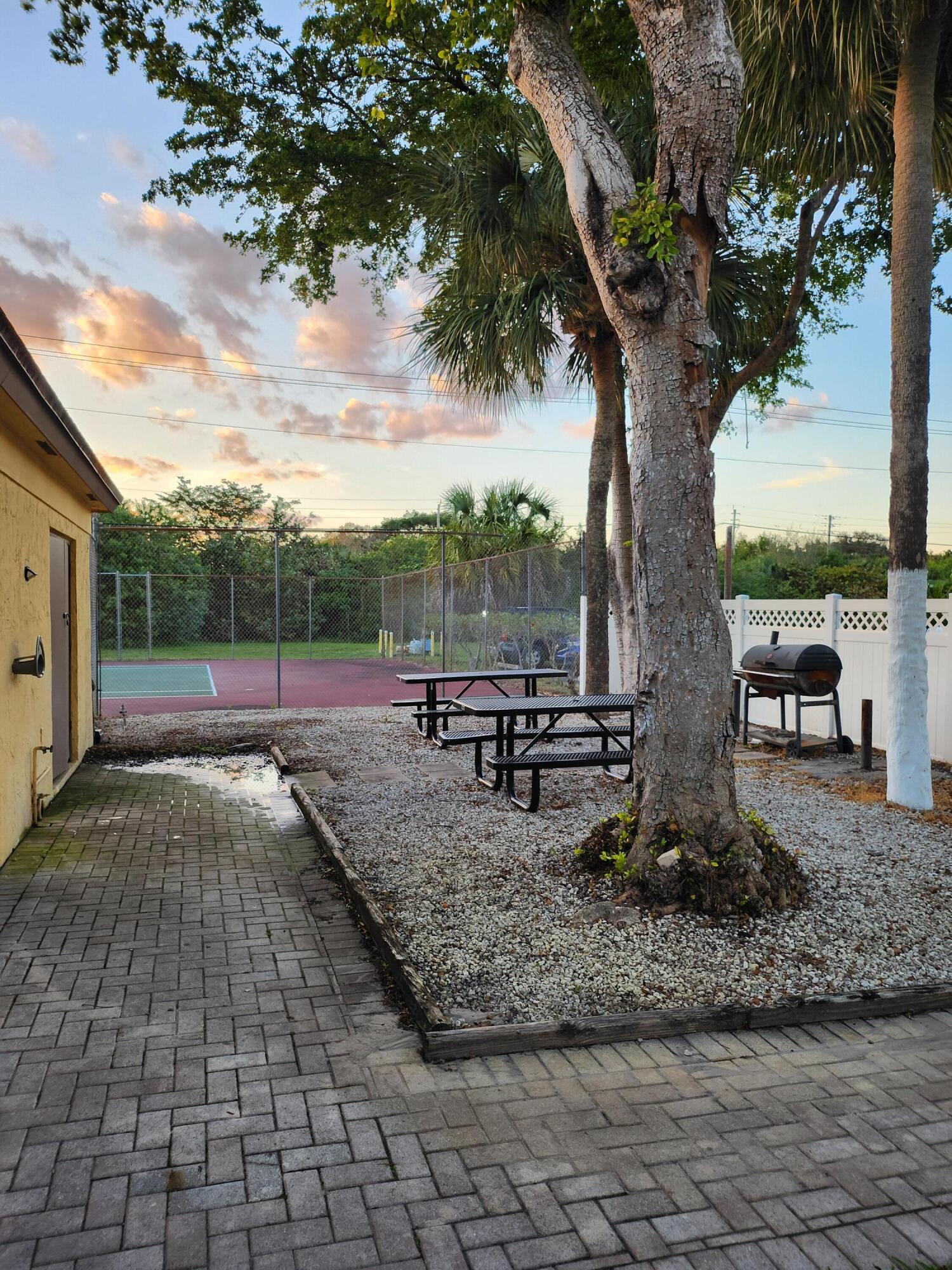 450 Northwest 20th Street, Unit 3040 Boca Raton, FL 33431 - Photo 33 of 34 Grill Area