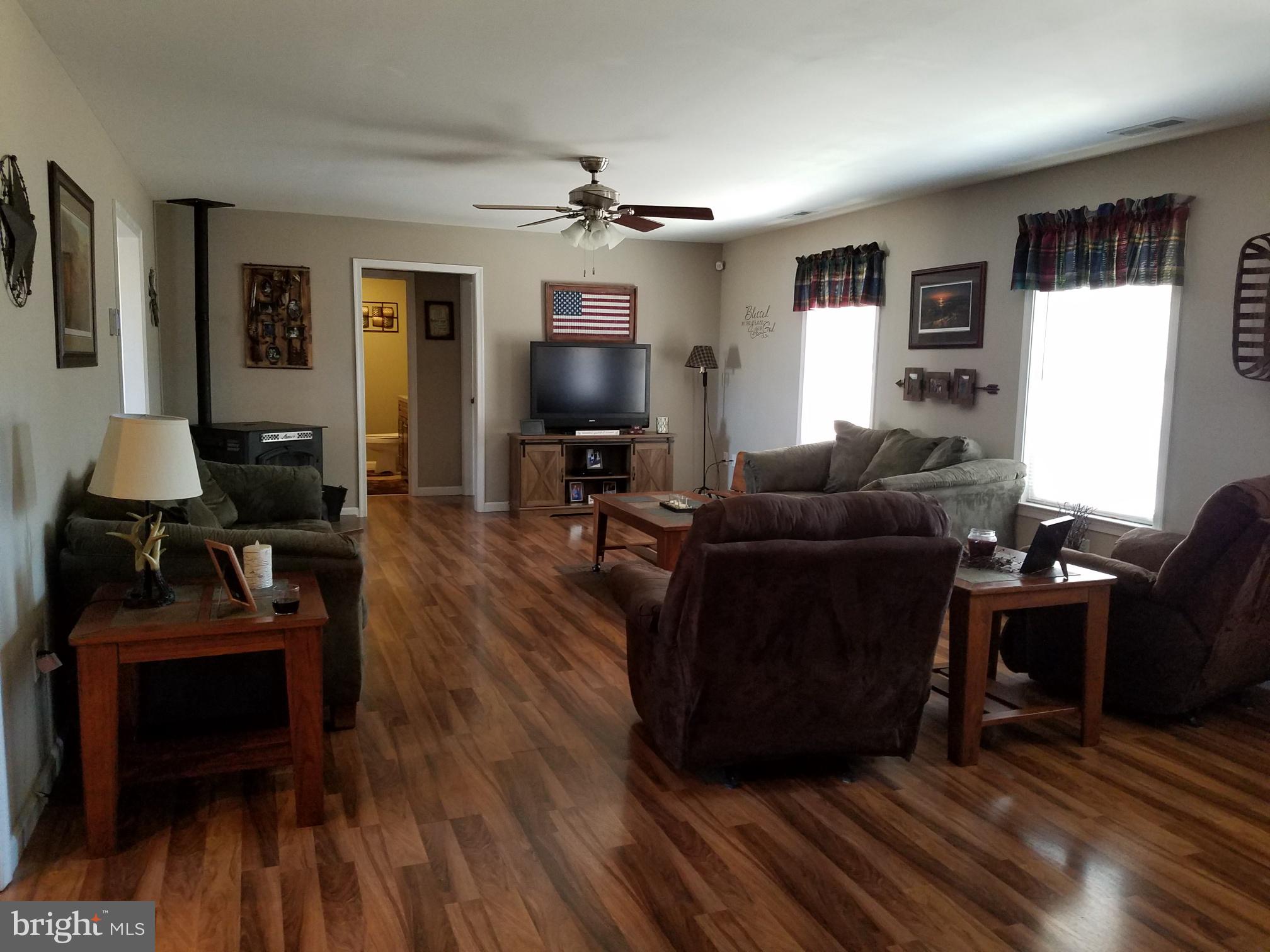 6042 Laurel Grove Road Denton, MD 21629 - Photo 3 of 13 Living room