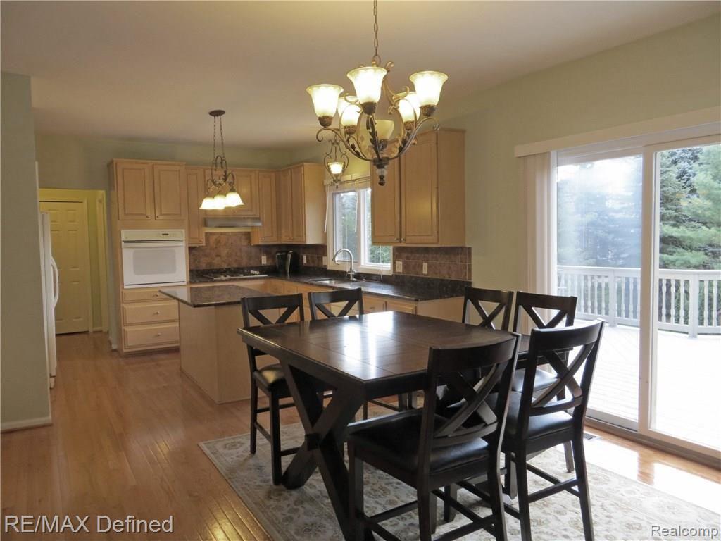 1850 Cloverdale Drive Rochester, MI 48307 - Photo 7 of 23 Generous Nook