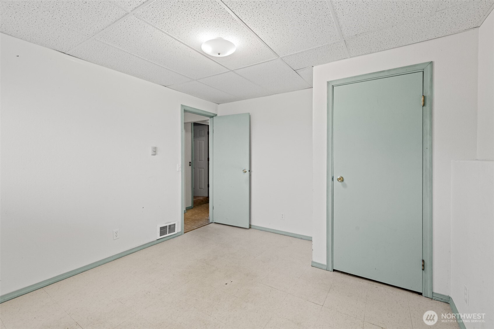 233 Lupine Drive Sequim, WA 98382 - Photo 34 of 40 an empty room with an entryway