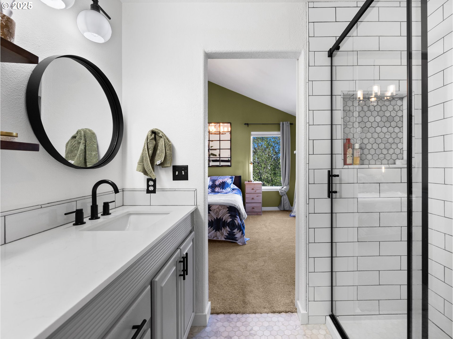 18254 Myra Court Sandy, OR 97055 - Photo 19 of 42 a en suite bathroom with a double vanity sink and a mirror