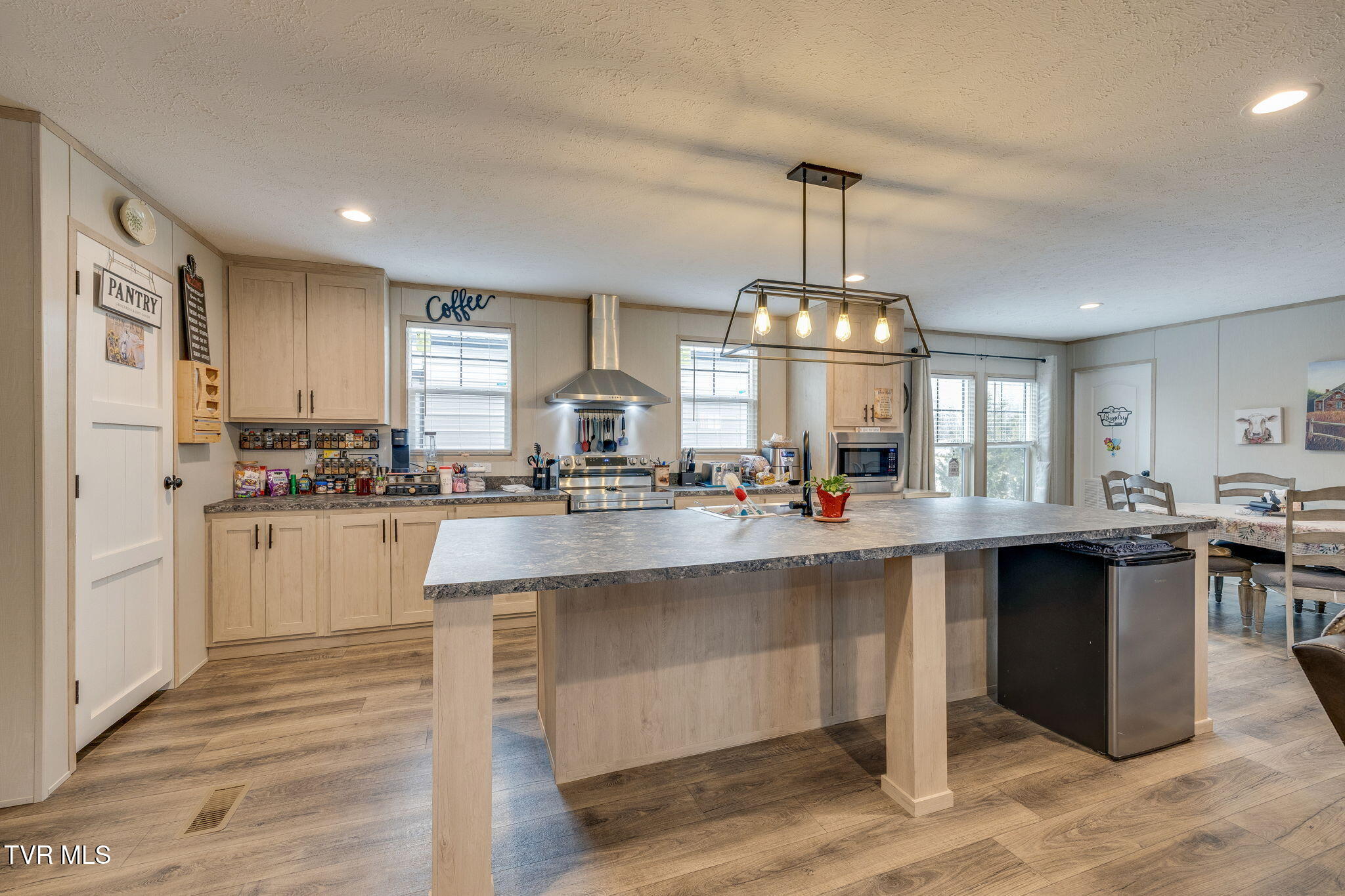 2475 South Wesley Chapel Road Greeneville, TN 37745 - Photo 11 of 38 012