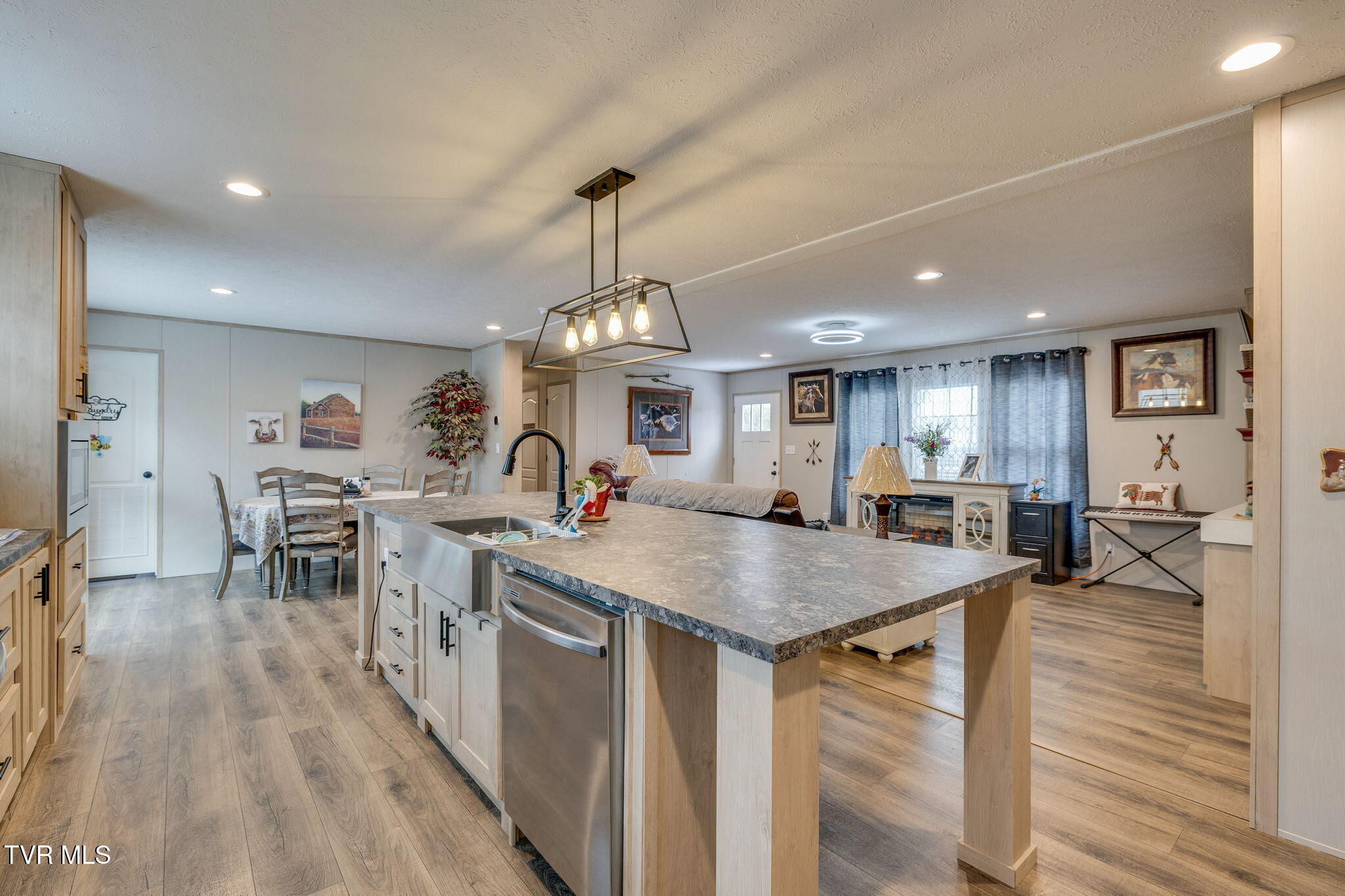 2475 South Wesley Chapel Road Greeneville, TN 37745 - Photo 13 of 39 015