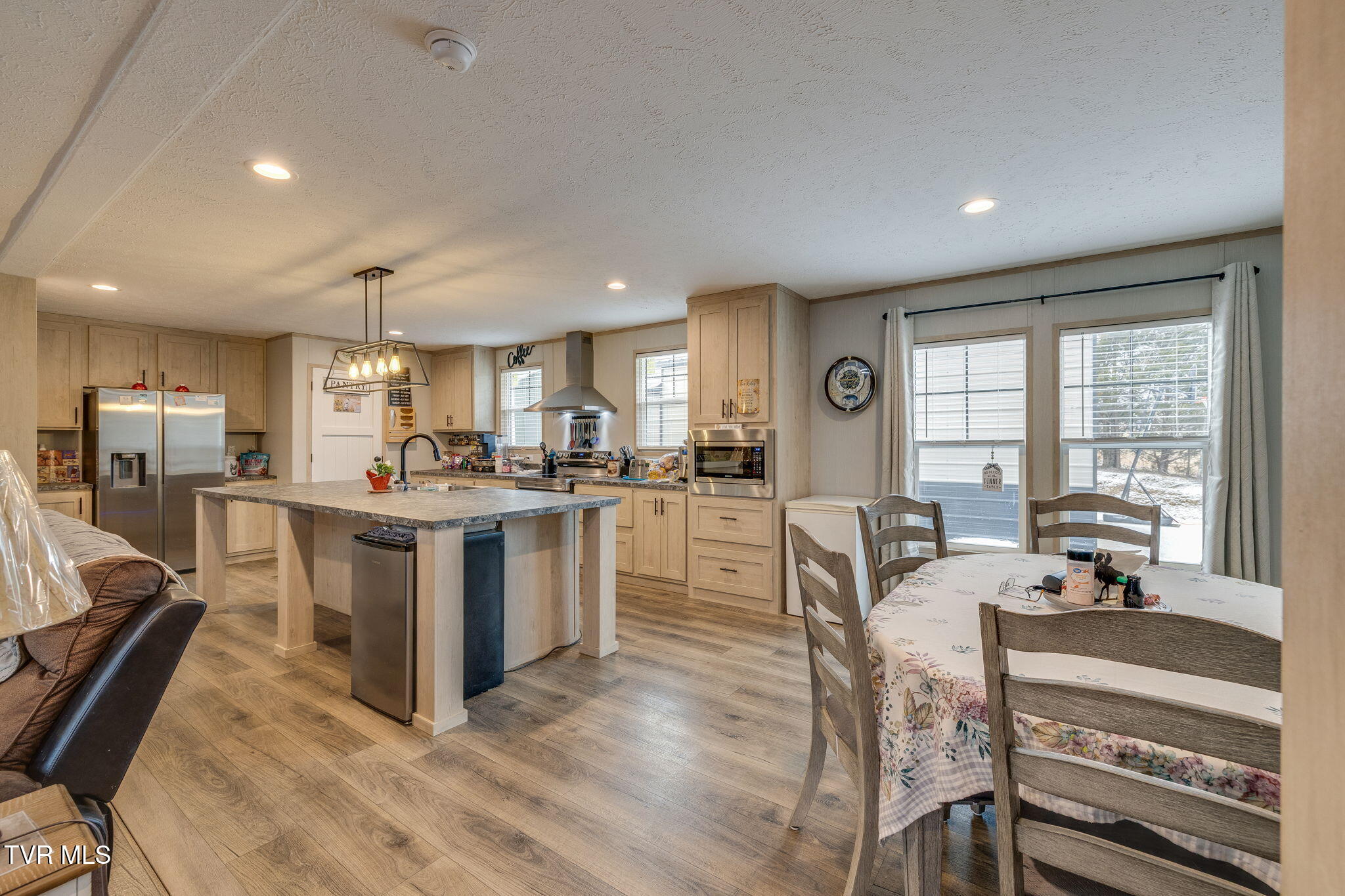 2475 South Wesley Chapel Road Greeneville, TN 37745 - Photo 9 of 38 010