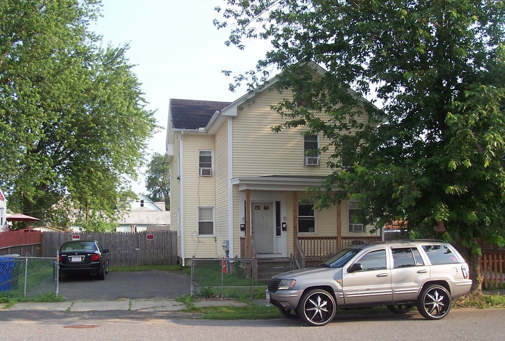 31 Moore Street Springfield, MA 01107 - Photo 1 of 3 Gallery Image 1